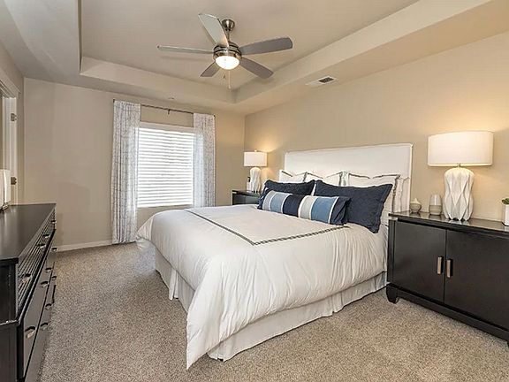 3rd image of 921 Adora Cir