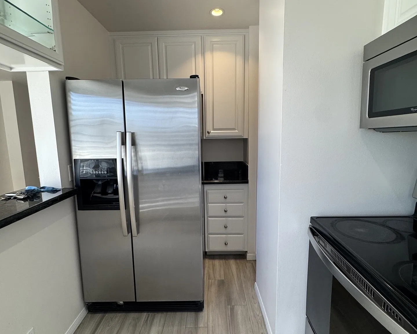 2 bed, 1076 sqft, $3,700 — Photo 2