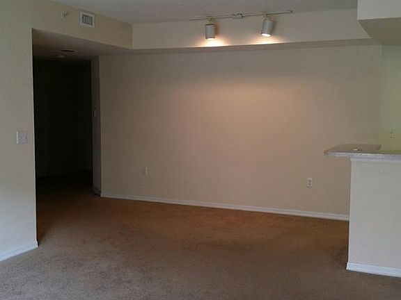 4th image of 2125 SE 10th Ave APT 1001
