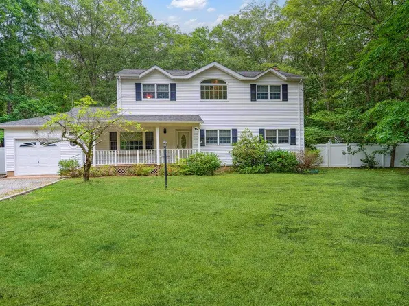 163 Miller Place Road, Miller Place, NY 11764