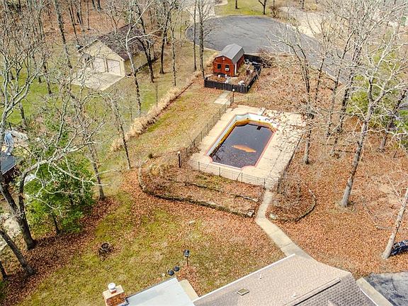 4th image of 816 Laurel Dr