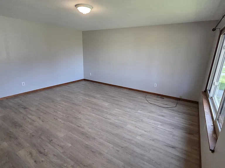 240 E Oregon St — Photo 2