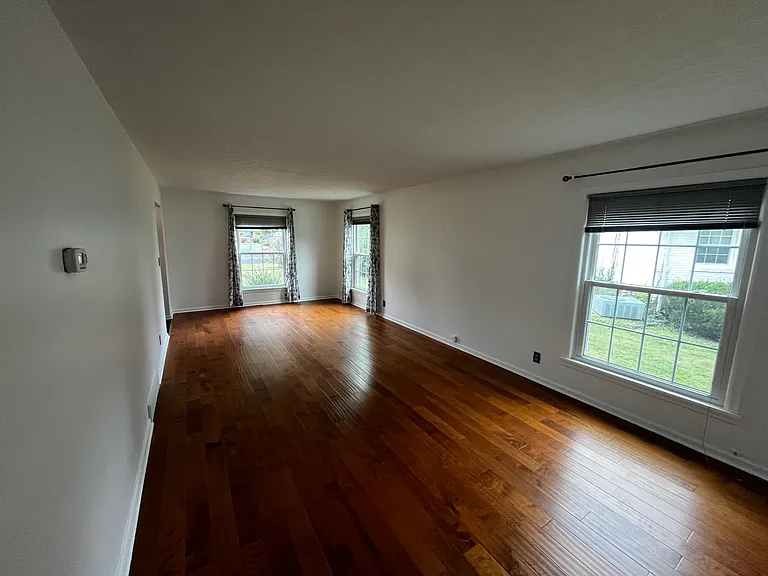 10203 Woodstock Rd — Photo 4