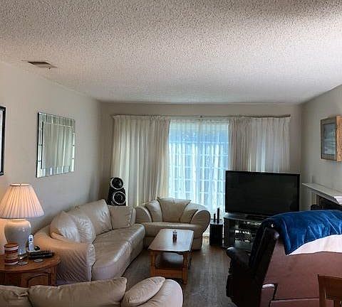 2nd image of 2611 Fleetwood Dr