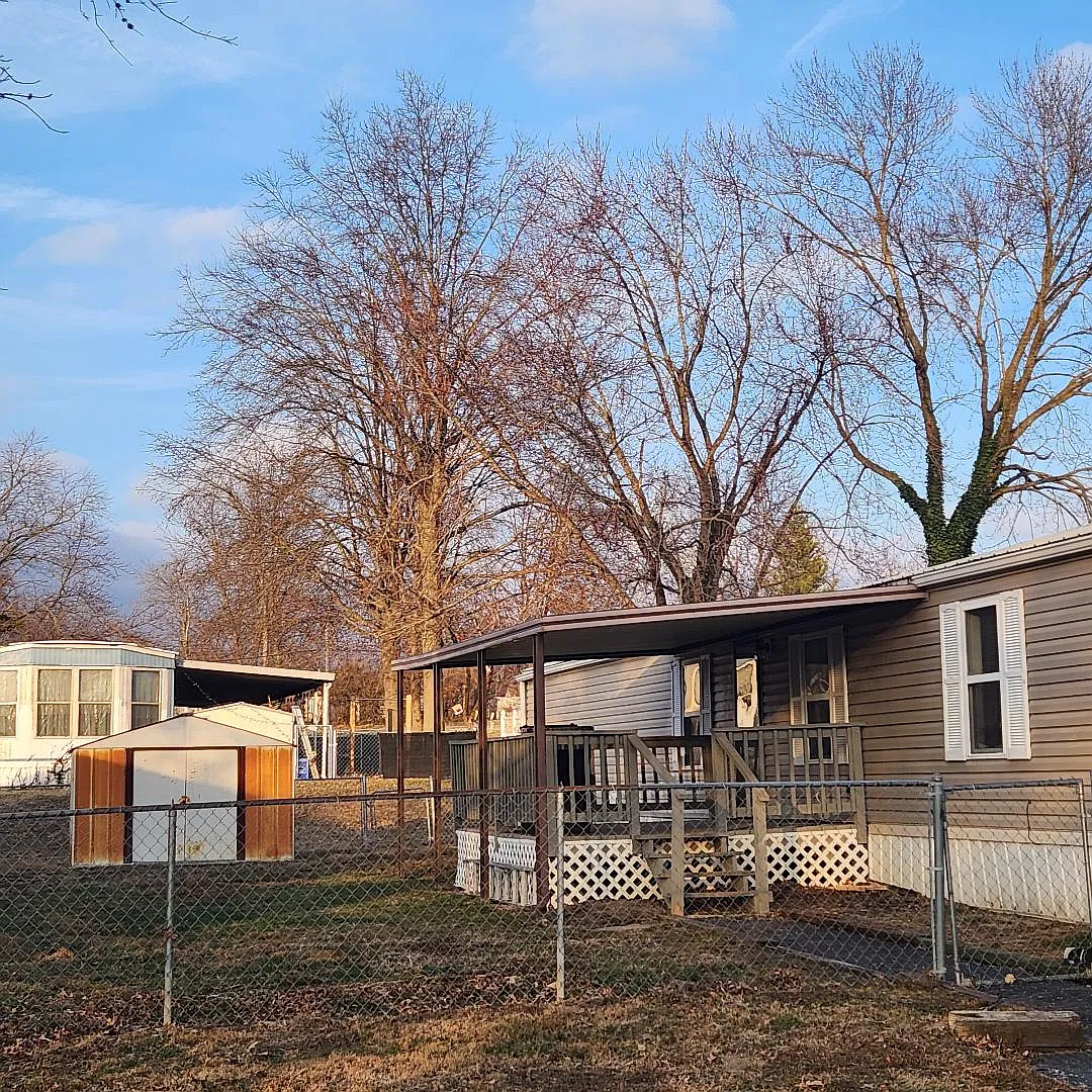 3 bed, 980 sqft, $1,200 — Photo 1