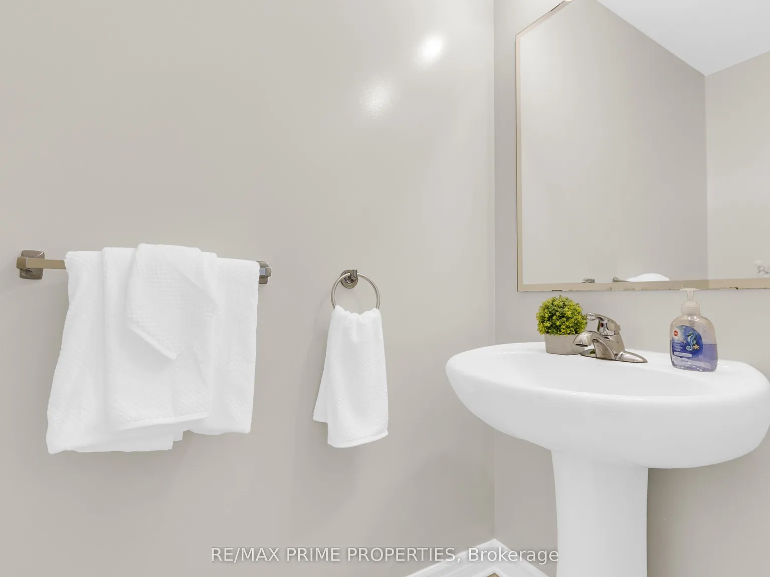 3 bed, $2,700 — Photo 3