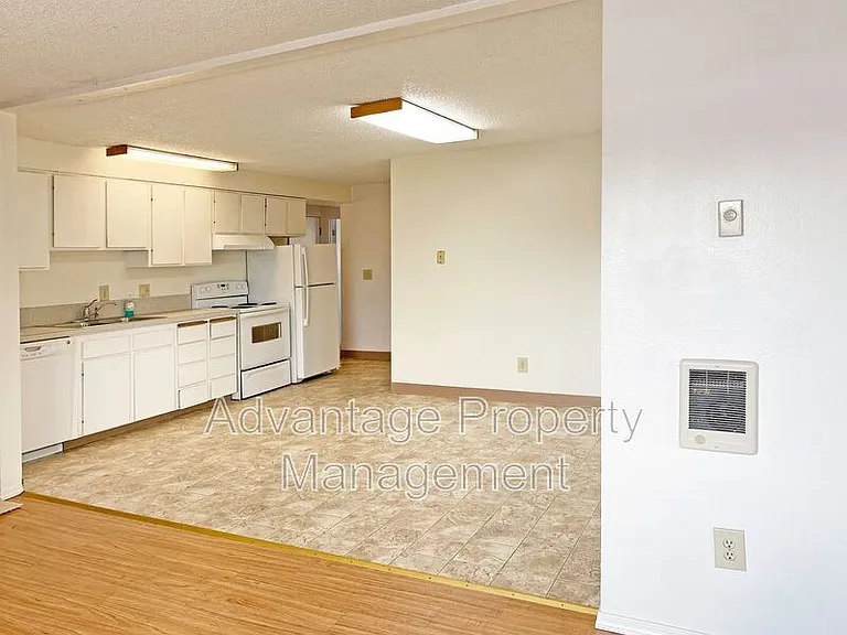 975 NW Garfield Ave #6 — Photo 2