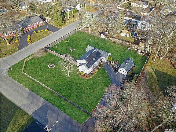 2nd image of 301 Cypress Dr