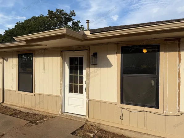 810 Central Ave #B, Bowie, TX 76230