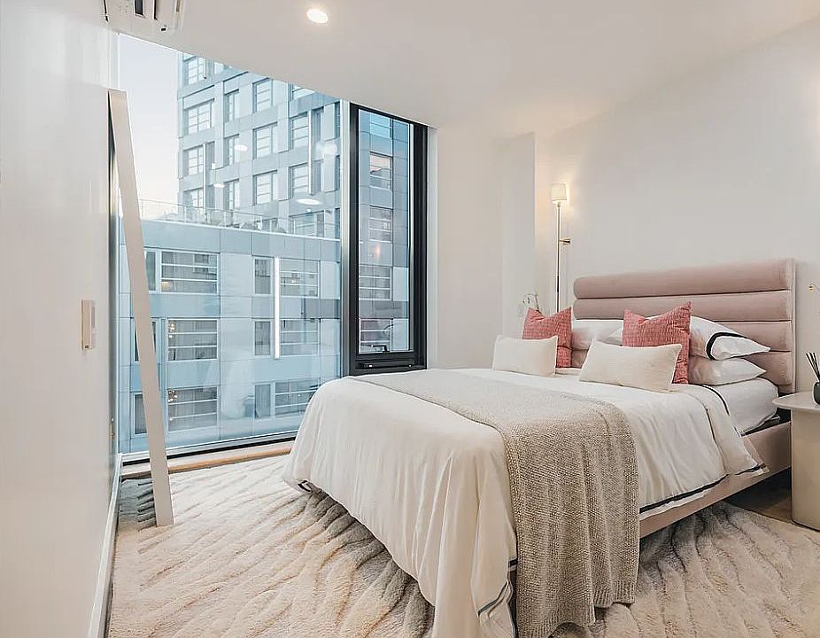1st image of 260 Gold St APT 811