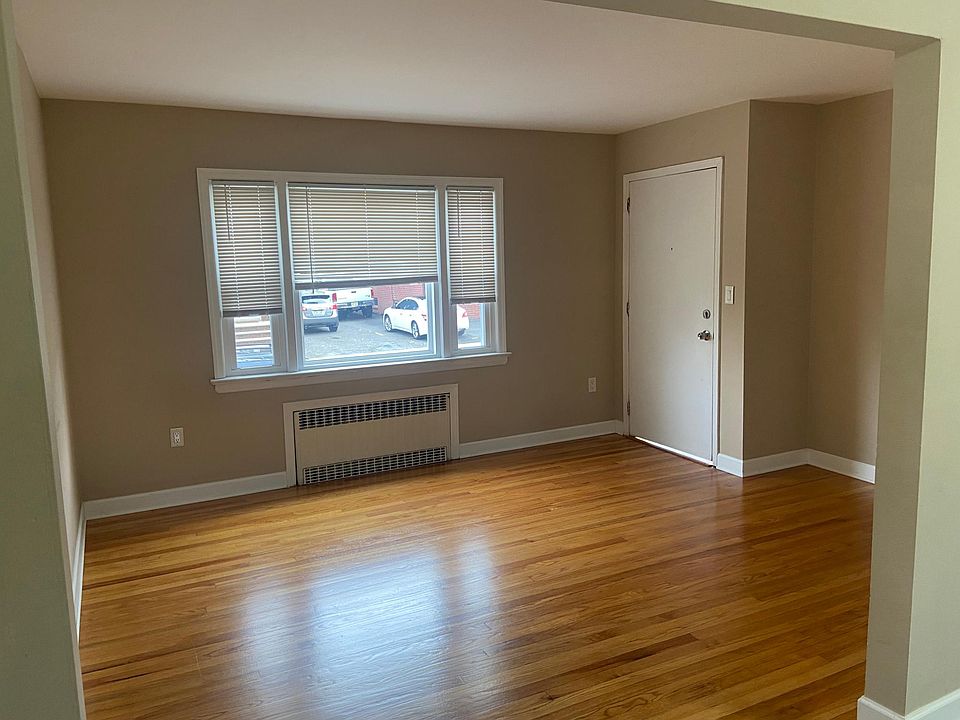 1st image of 57 Eagle St Floor 1