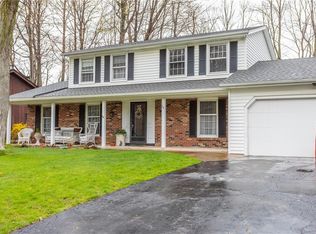 54 Hidden Wood Dr, Rochester, NY 14616