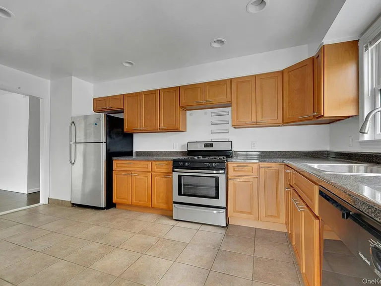 54 Washington St #2 — Photo 15