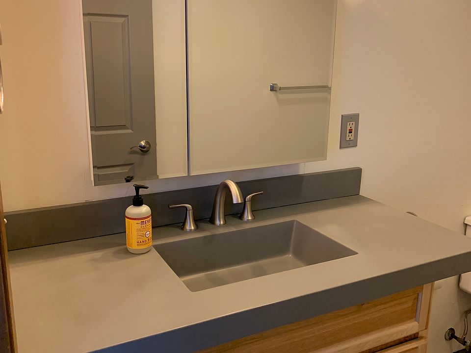 1st image of 930 Iowa Ave #8