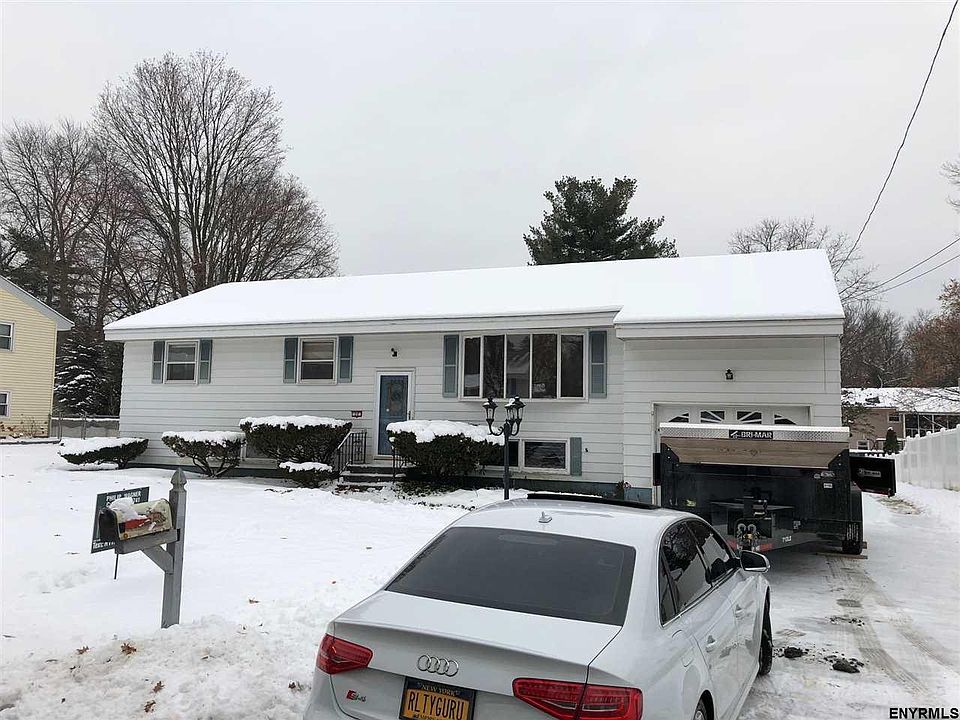 1st image of 22 Ravenwood Dr