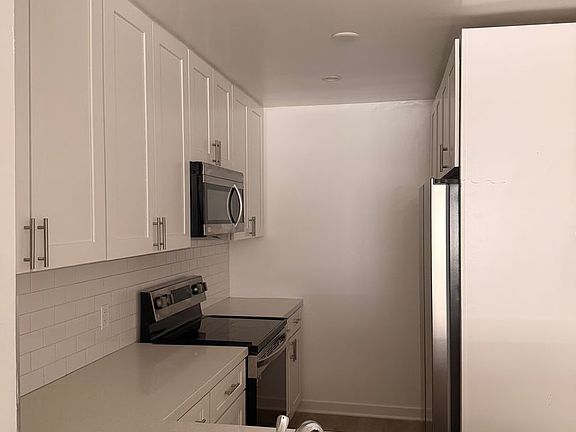 3rd image of 2332 S Bentley Ave #101