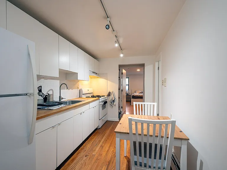 290 Barrow St #1 — Photo 6