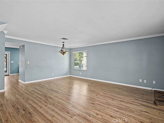 5th image of 923 W State St