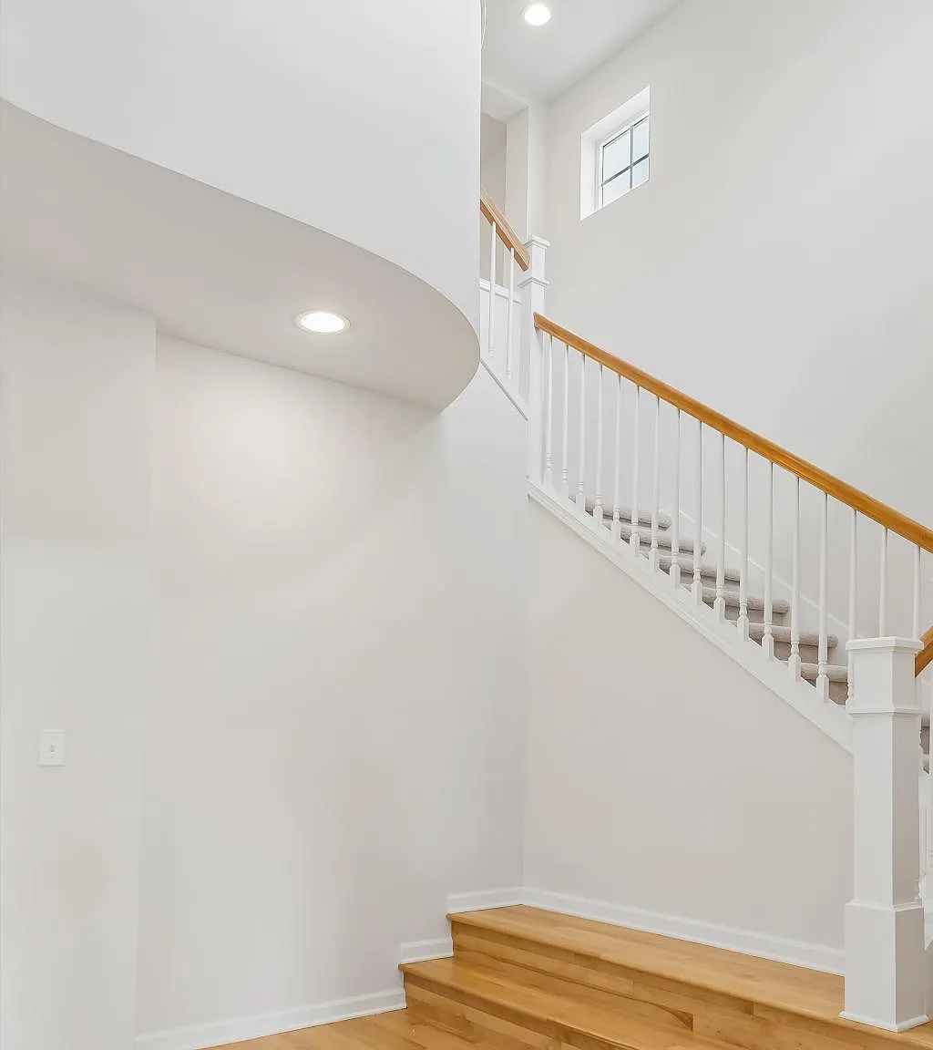 Redmond Ridge Freshly Updated 3 Bedroom Home - 3 bedrooms — Photo 2