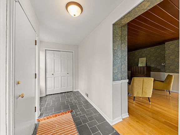 2nd image of 3S221 Park Blvd
