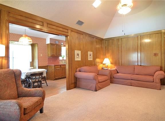 3rd image of 1918 Lansdown Dr