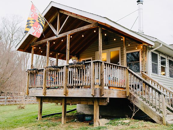 The front porch before being repainted.