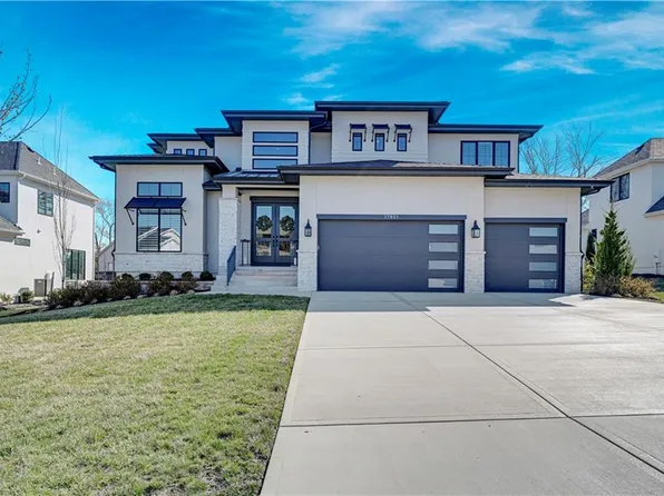 17021 Magnolia St, Overland Park, KS 66221