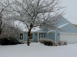 68 Woodridge Ln, Buffalo Grove, IL