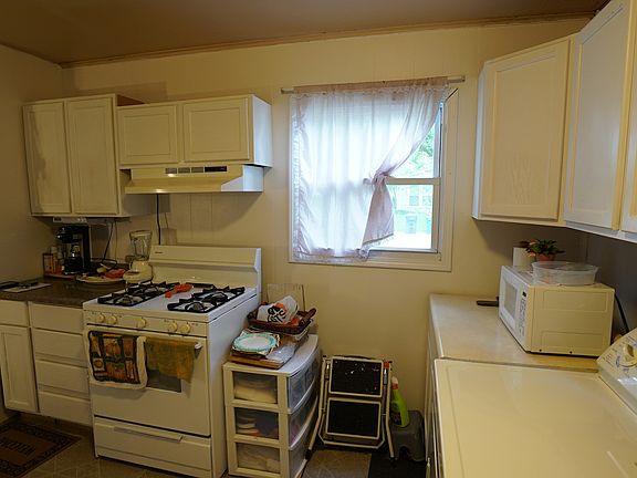 3rd image of 158 Austin Ave