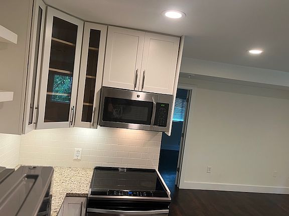 3rd image of 1314 Rosewood Ave APT 208