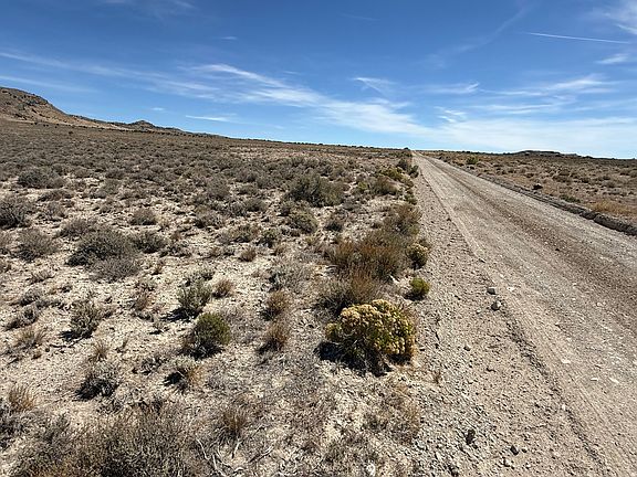 3rd image of 1 W Emigrant Trail Rd