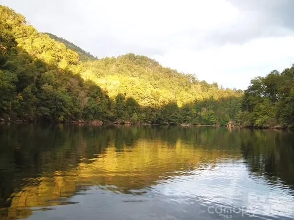 24 Canada Rd, Tuckasegee, NC 28783