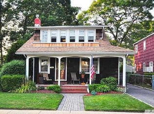 1891 Smith St, Merrick, NY 11566