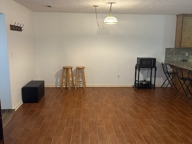 255 Monmouth Dr — Photo 3