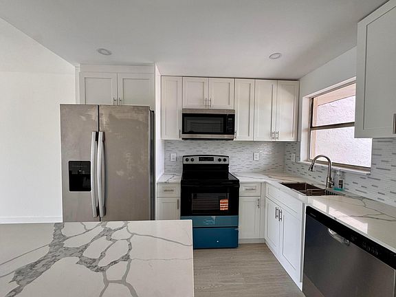4th image of 2831 E Sunrise Lakes Drive E #311