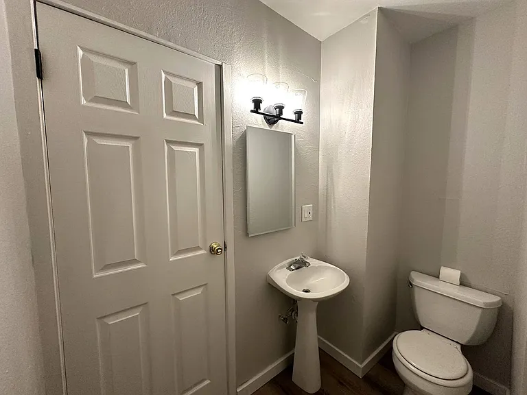 2317 Grand- 5 Unit — Photo 12