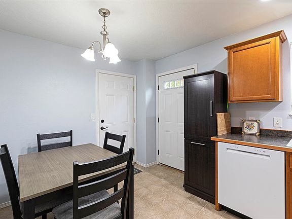 5th image of 1325 Linnea Ln