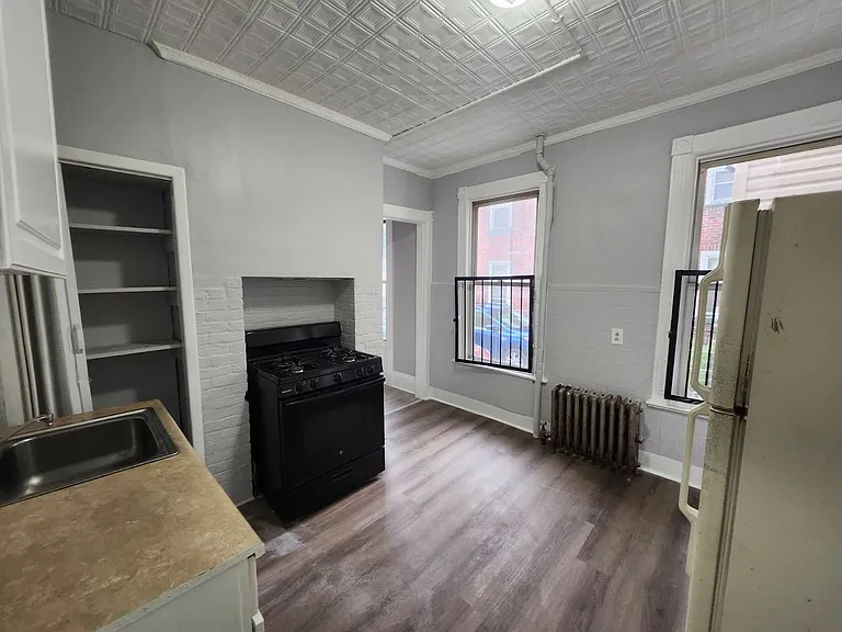 165 Pearl St #1E — Photo 2