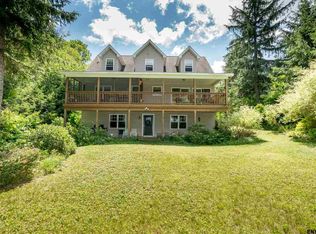 687 Taborton Rd, Sand Lake, NY 12153