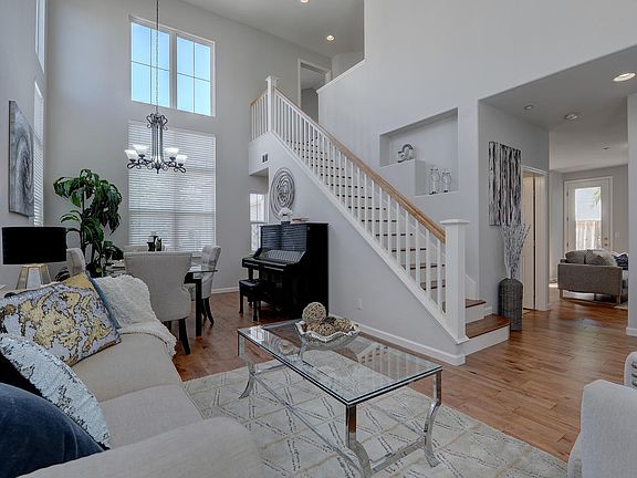4th image of 161 W Ferndale Ave