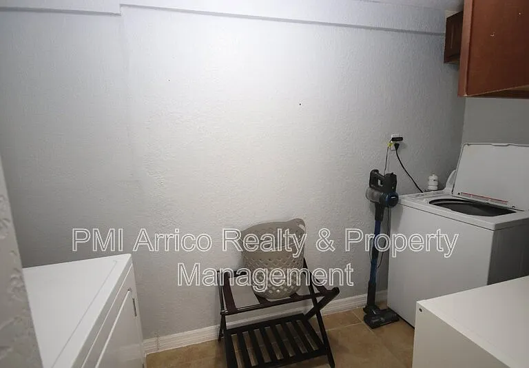 1918 W Walnut St — Photo 25