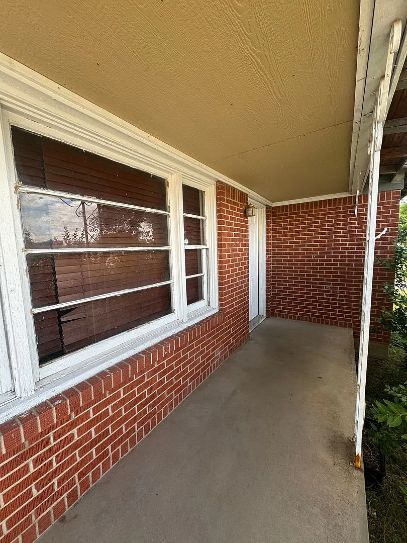 Located Avondale 2/1 CH/A — Photo 2