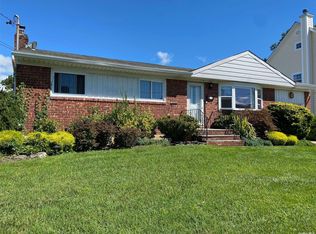 331 Balchen St, Massapequa Park, NY 11762