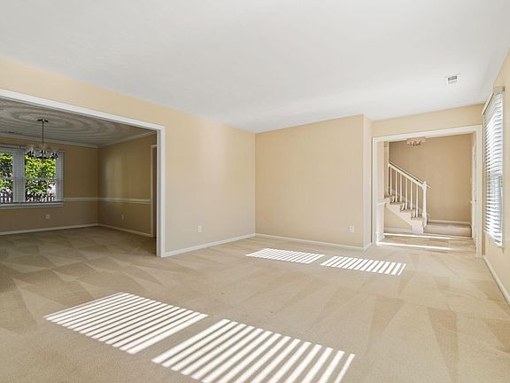 5th image of 1073 Heatherwood Dr