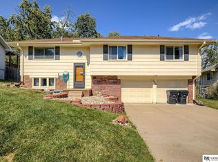 7926 Cottonwood Ave, La Vista, NE 68128