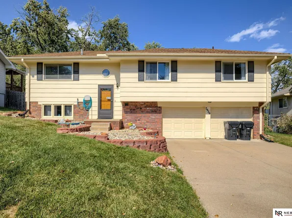 7926 Cottonwood Ave, La Vista, NE 68128
