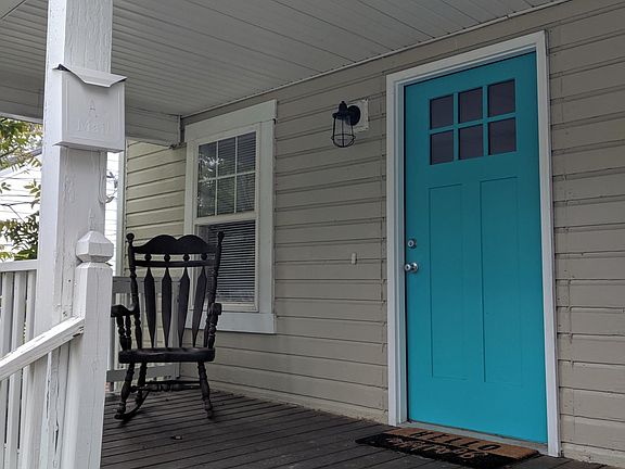 2nd image of 1013 Clarendon St #A