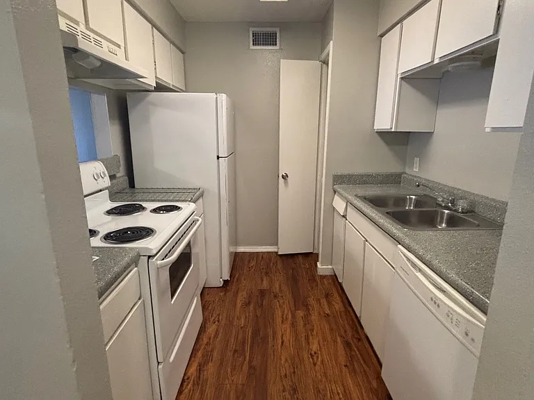 1809 W Schunior Rd #501 — Photo 2