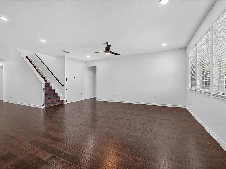 7634 Leonardo Dr — Photo 3