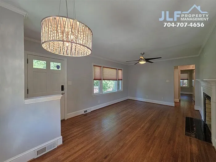3 bed, 2.0 bath, 1324 sqft, $2,495 — Photo 2